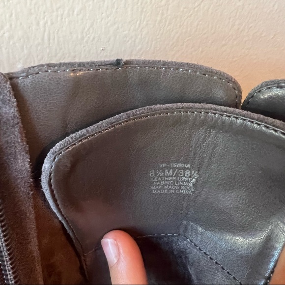 VINCE CAMUTO GRAY SUEDE LEATHER BOOTS WITH HEEL. LACE UP WITH SIDE ZIPPER! - Picture 15 of 16